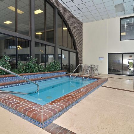 Best Western Angus Inn Great Bend Екстер'єр фото