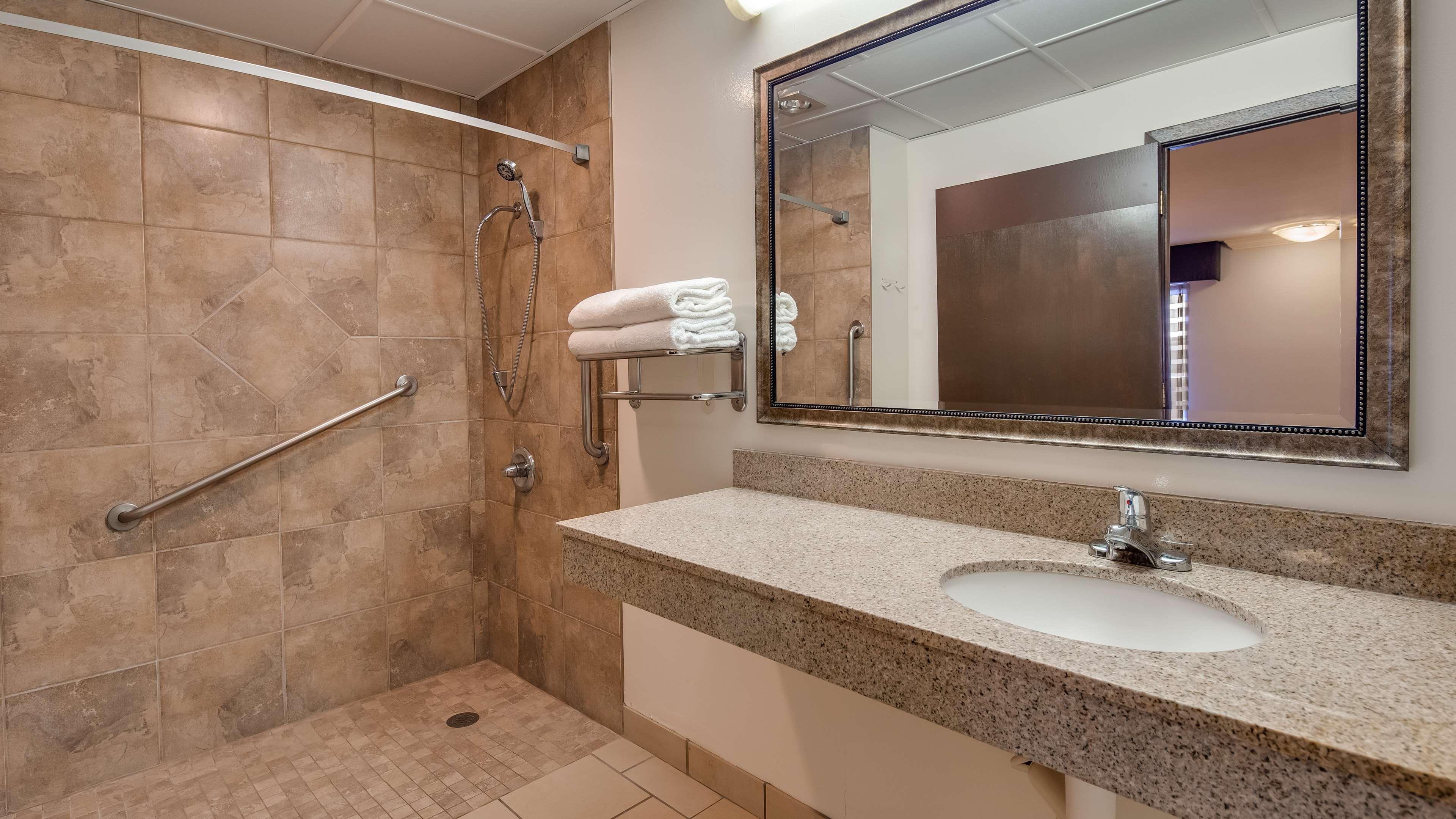 Best Western Angus Inn Great Bend Екстер'єр фото