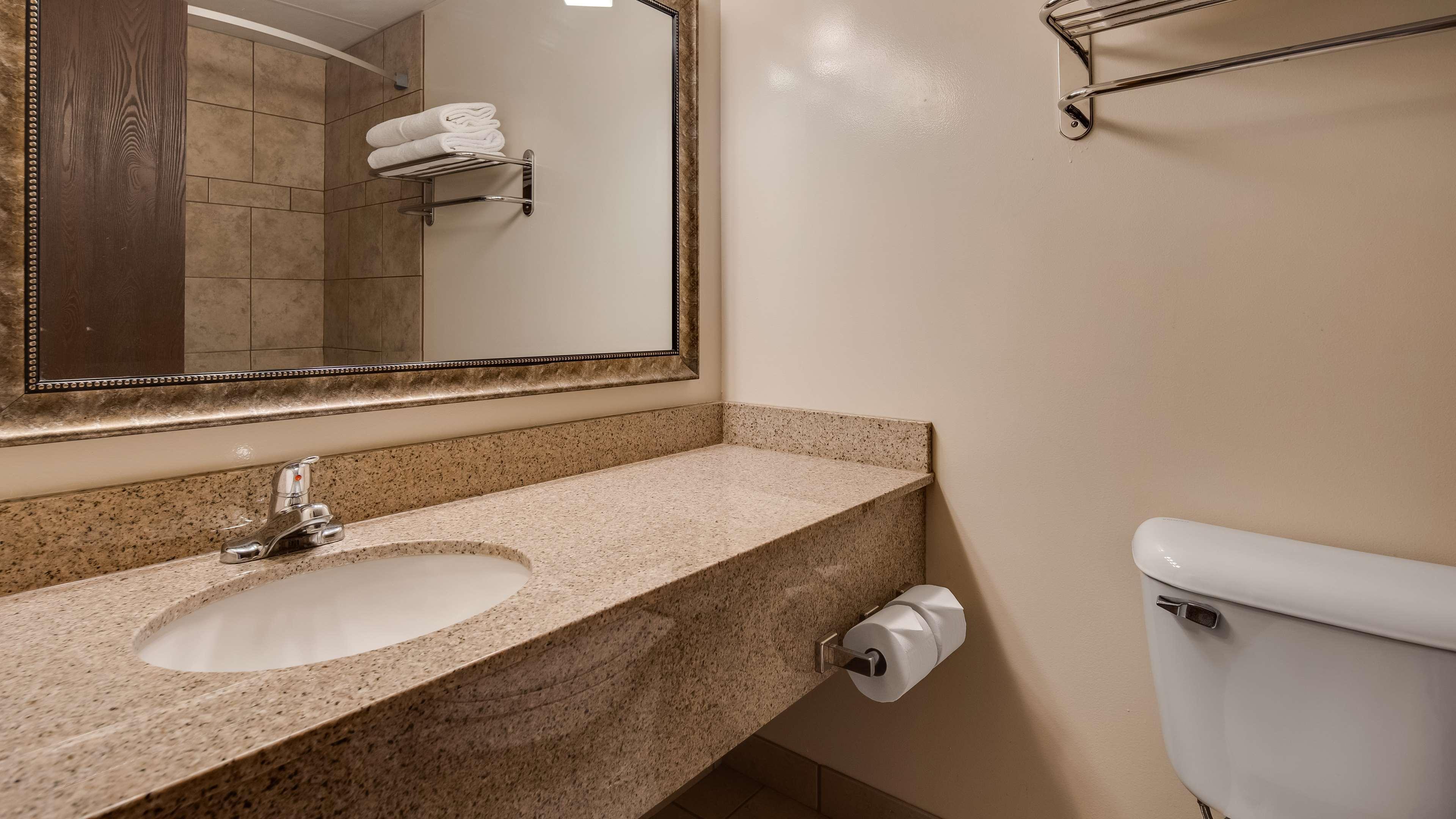 Best Western Angus Inn Great Bend Екстер'єр фото