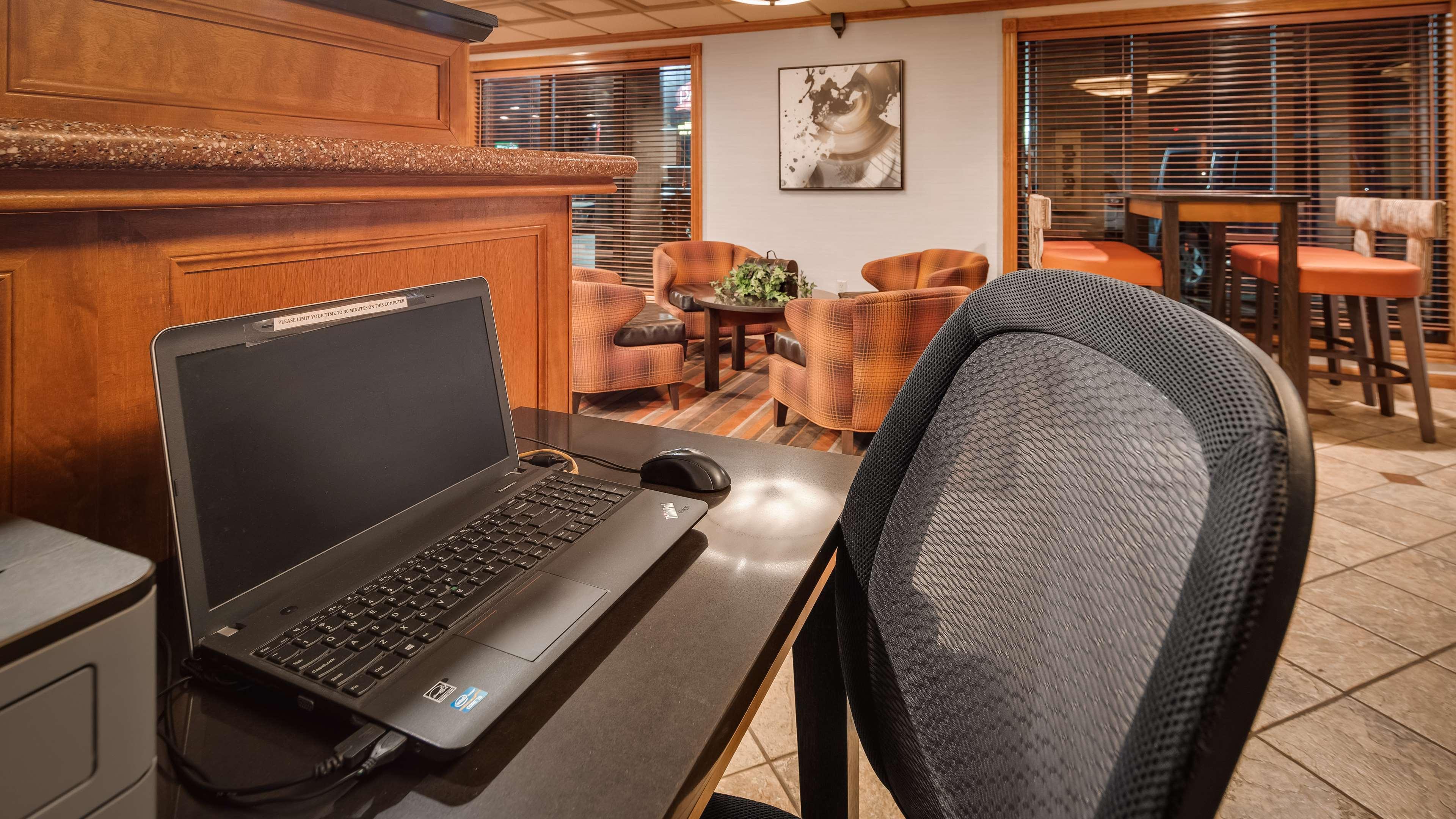 Best Western Angus Inn Great Bend Екстер'єр фото