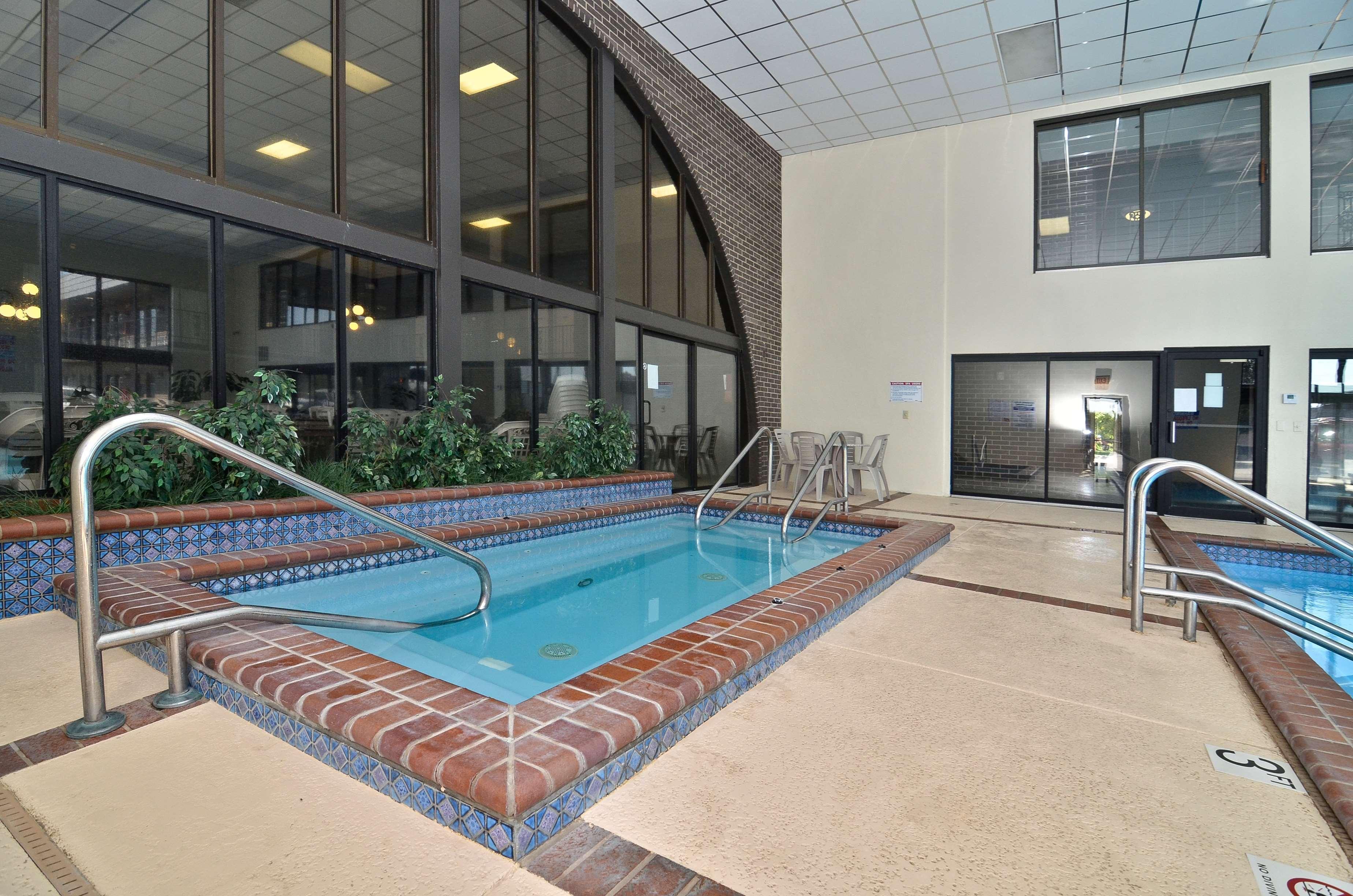 Best Western Angus Inn Great Bend Екстер'єр фото