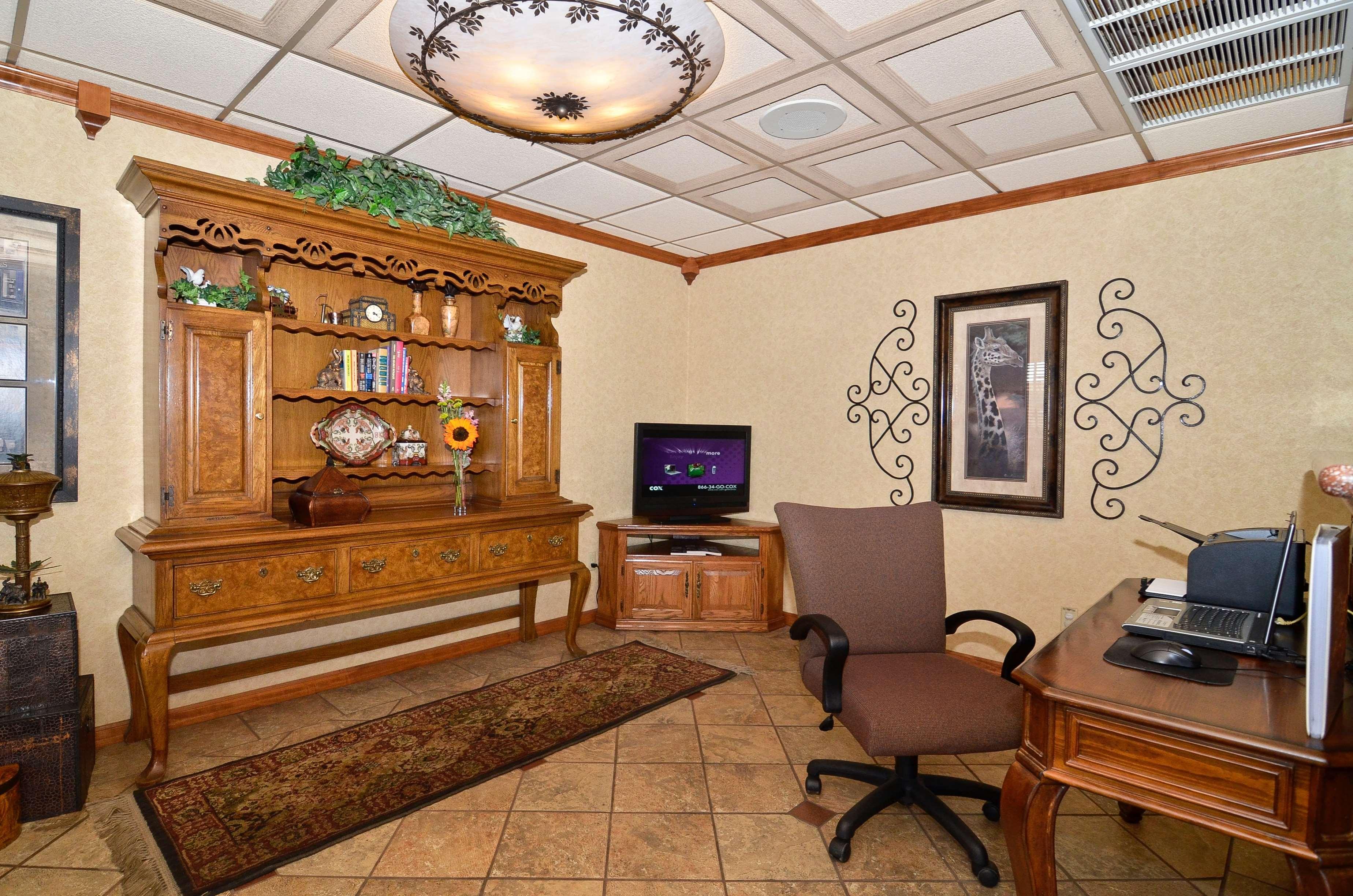 Best Western Angus Inn Great Bend Екстер'єр фото
