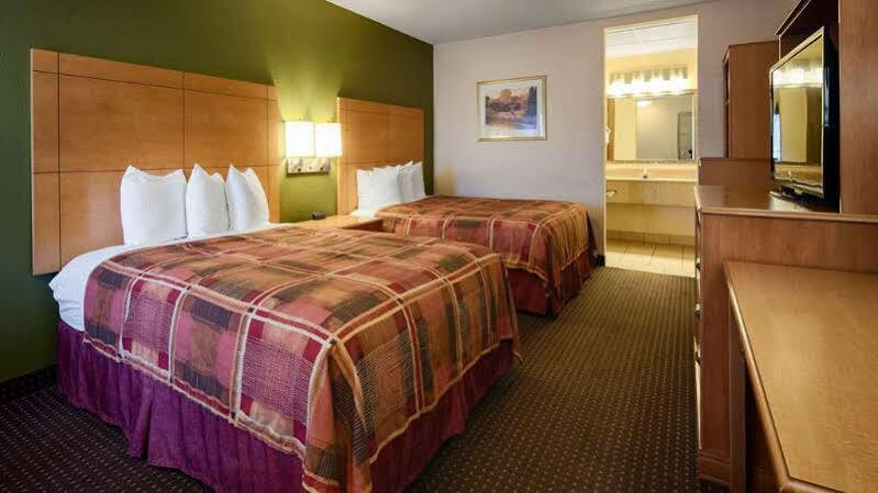 Best Western Angus Inn Great Bend Екстер'єр фото